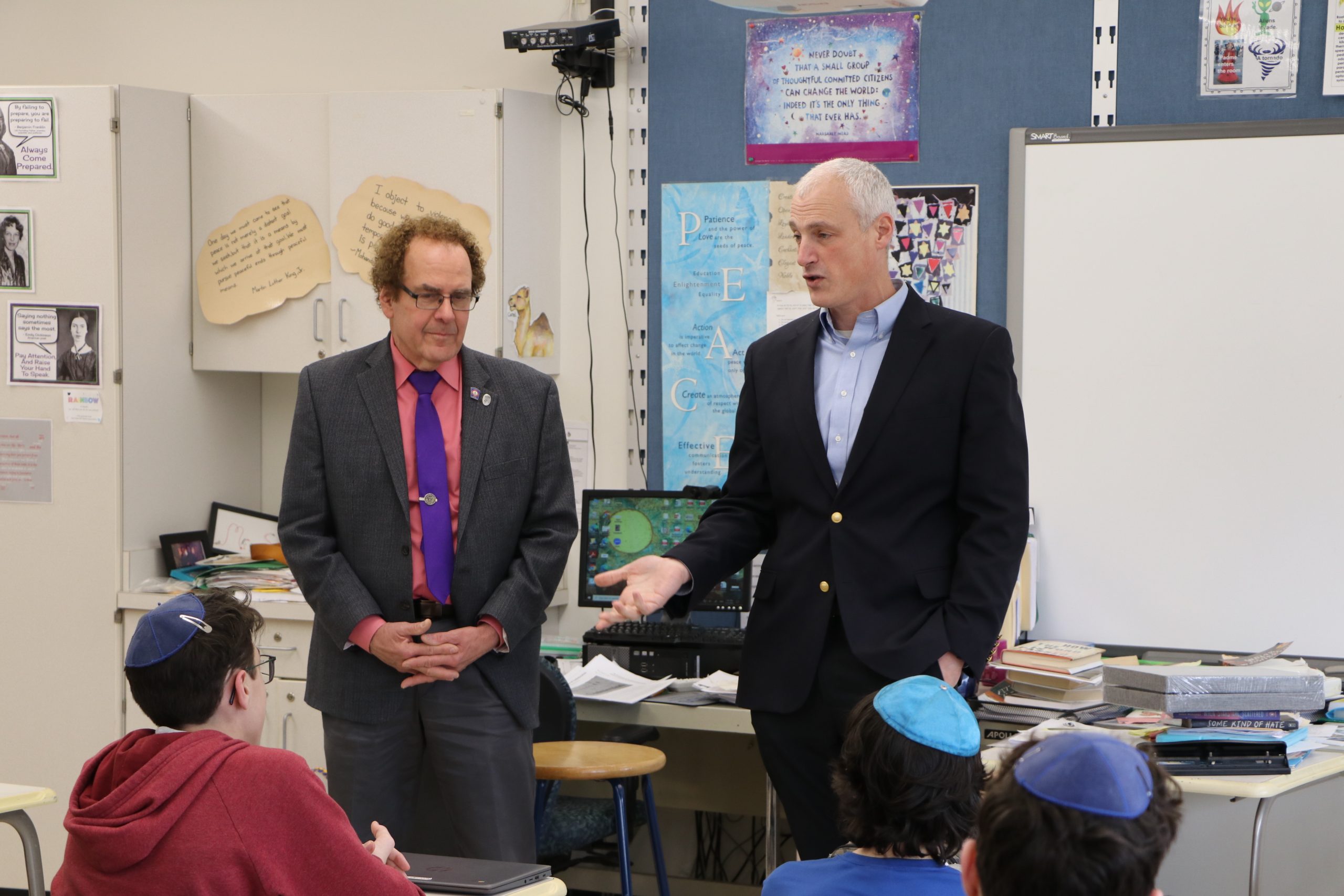 SENATOR SLAP, REPRESENTATIVE DELNICKI VISIT SOLOMON SCHECHTER SCHOOL TO